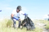Colaboradores participan en jornada de limpieza playa de Azua